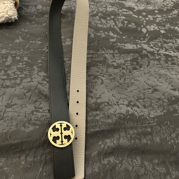 Tory Burch Black Belt with Gold Emblem - Picture 2 of 6